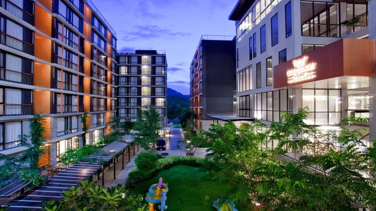 Si Racha Apartment | Balcony Courtyard Sriracha Hotel Serviced Apartmen