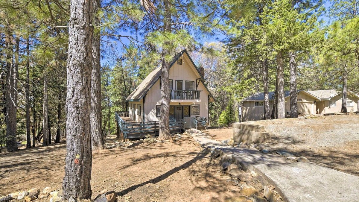 Glencoe Cabin | Balcony & Forest Views: Cabin in Pioneer!