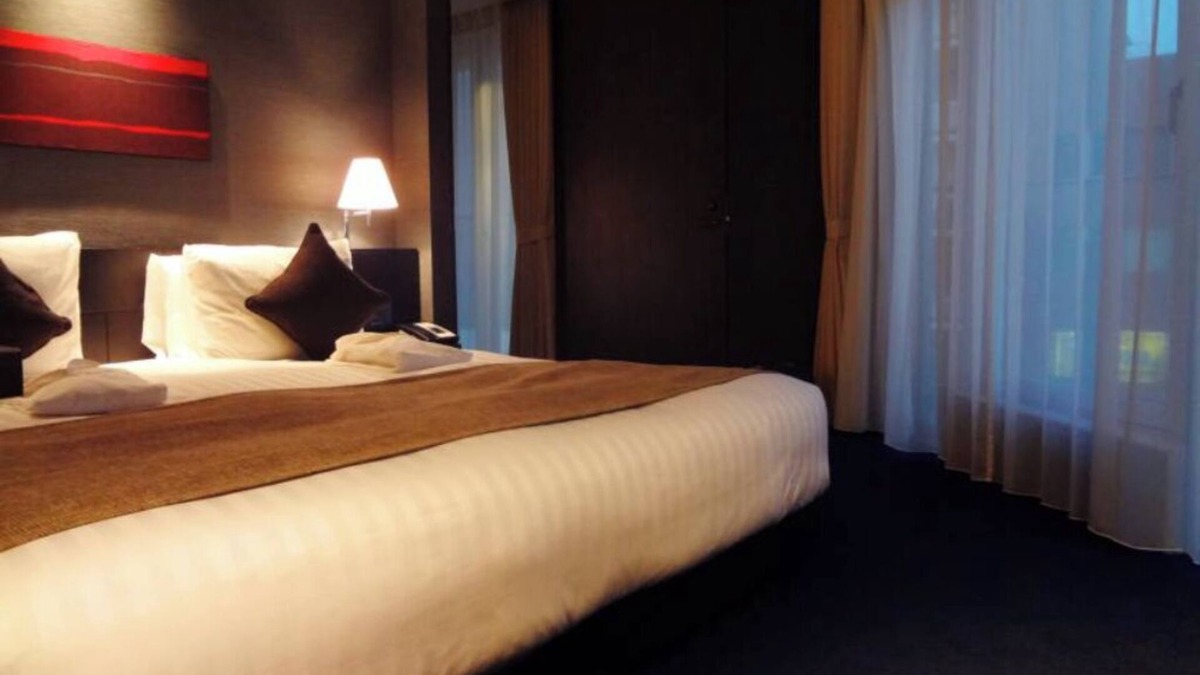 Nishiasakusa Hotel | Balcony King Suite hotel in amazing Taito City with AC, fitness room, WiFi