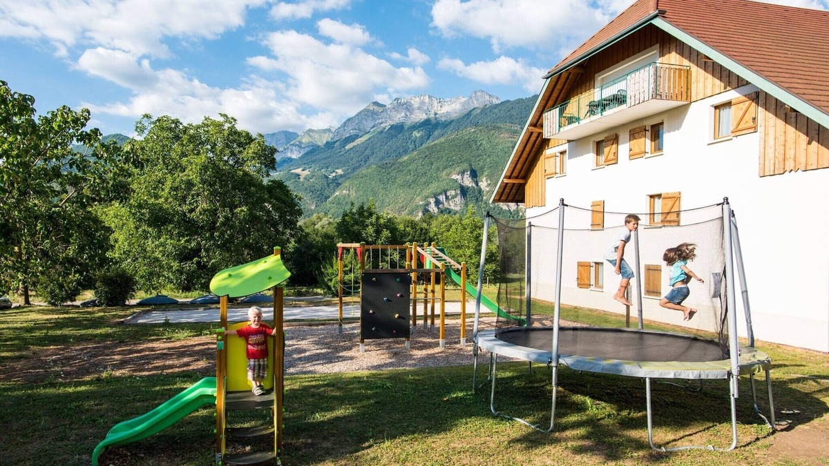 Giez Apartment | Balcony Views in Northern Alps