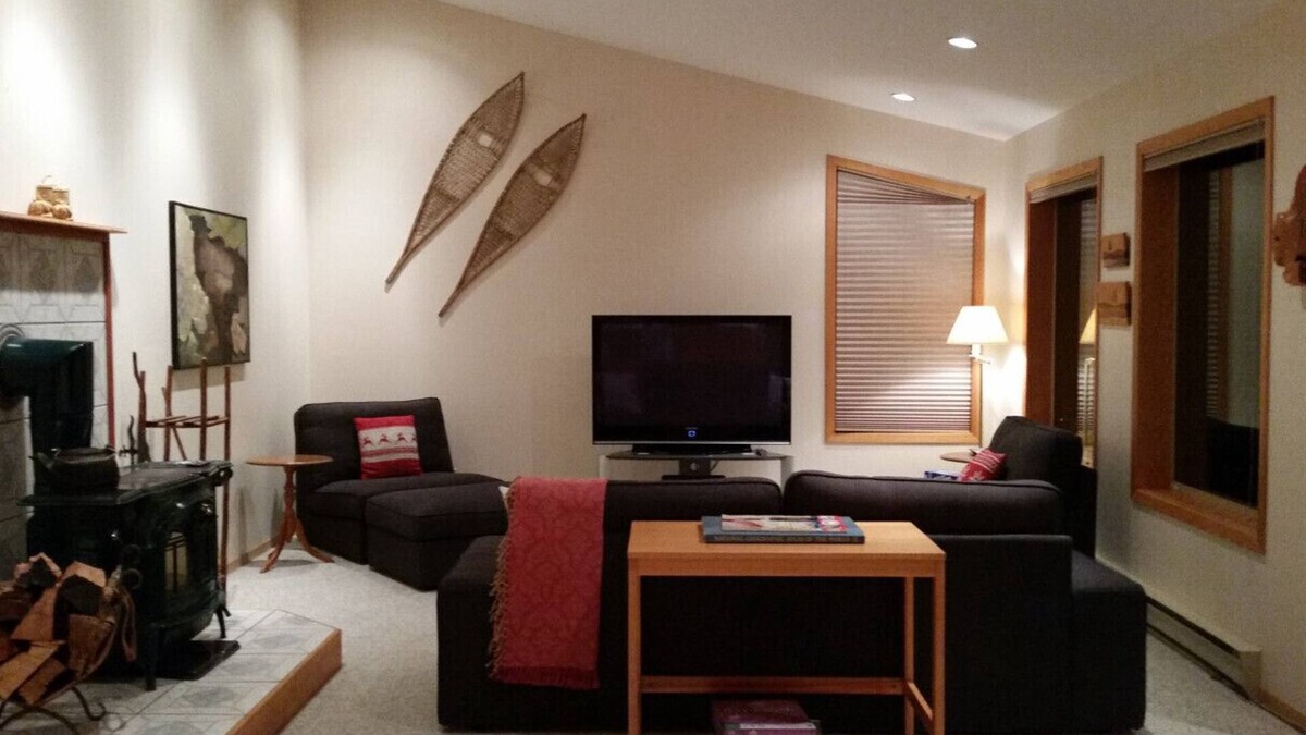 Mount Baldy House | Baldy Mountain On the Run Ski Chalet Upstairs