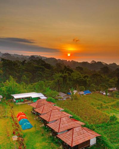 Bayan House | Bale Gantar