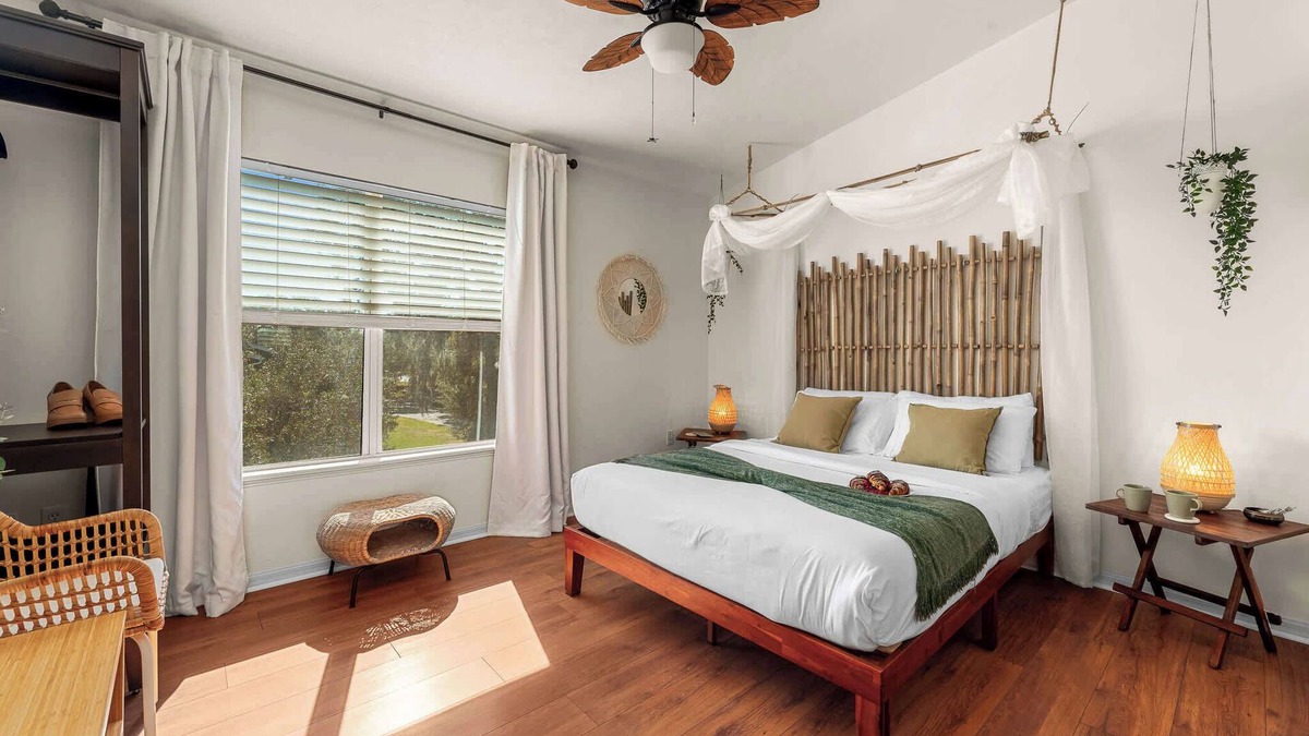 Gainesville Condo | Bali Bliss RENOVATED & Well-Appointed 2BDCondo