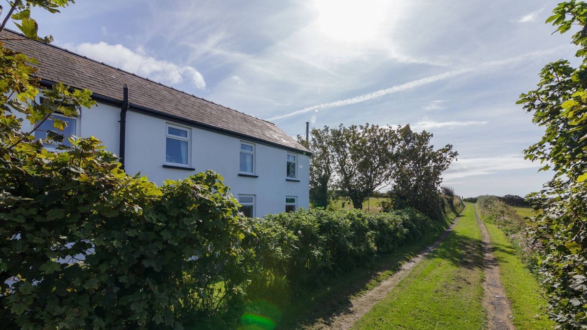 Kirkmichael Cottage | Ballarhennie House - a holiday cottage that sleeps 6 guests in 3 bedrooms