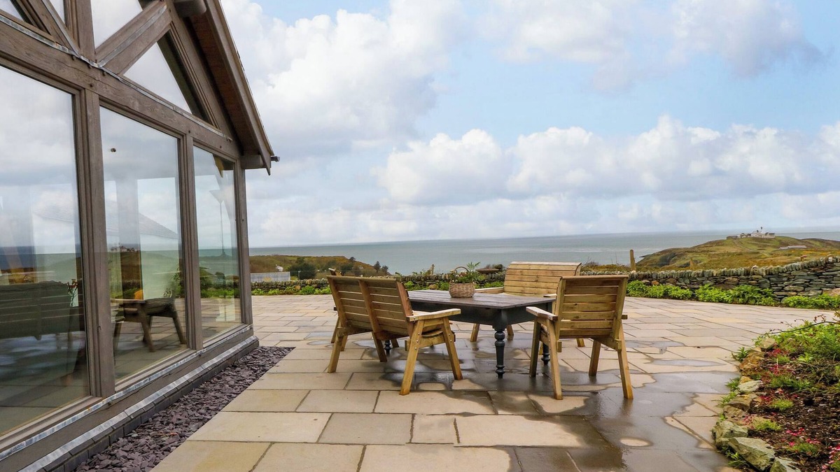 Llaneilian Cottage | BALOG FARM, family friendly, character holiday cottage in Amlwch