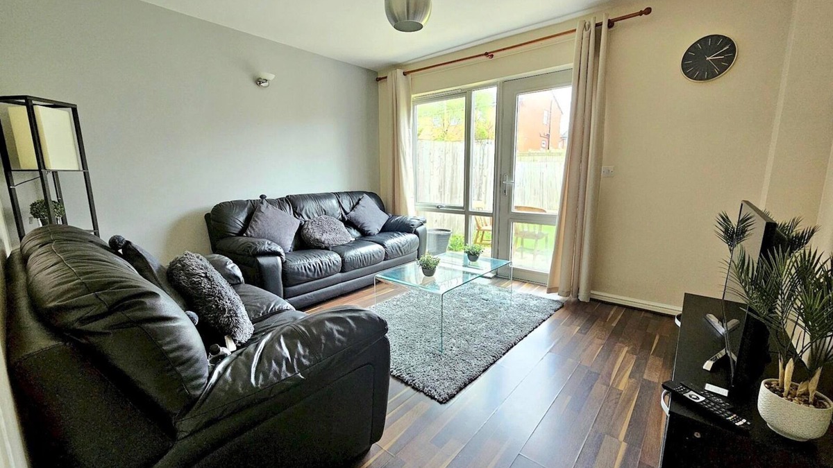 Liverpool House | Baltic Townhouse, 4 Bed, Parking - Pass the Keys