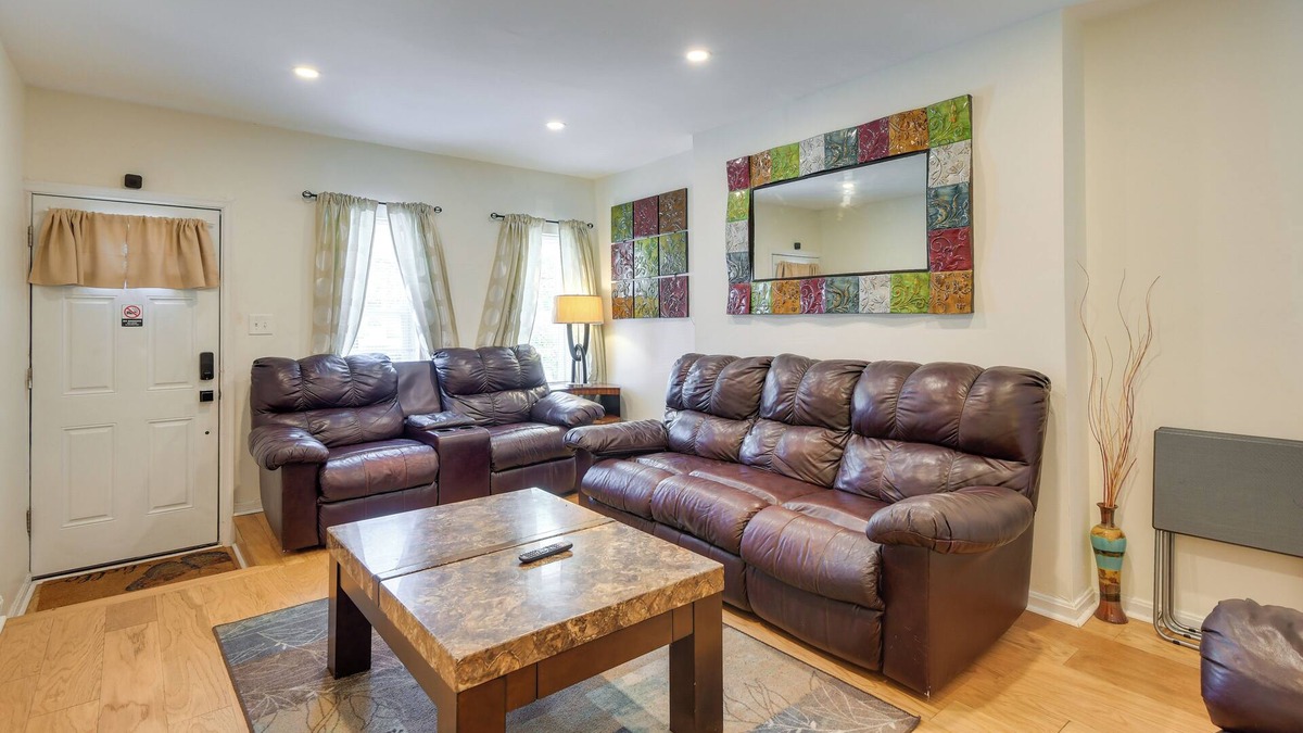 Downtown Baltimore House | Baltimore Townhome Near Oriole Park w/A/C!