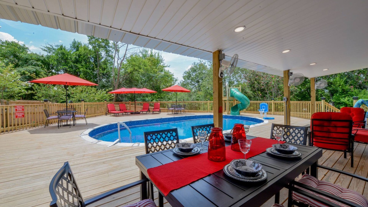 Tuscaloosa House | Bama Cottage-Newly renovated with pool, games, playground and more!