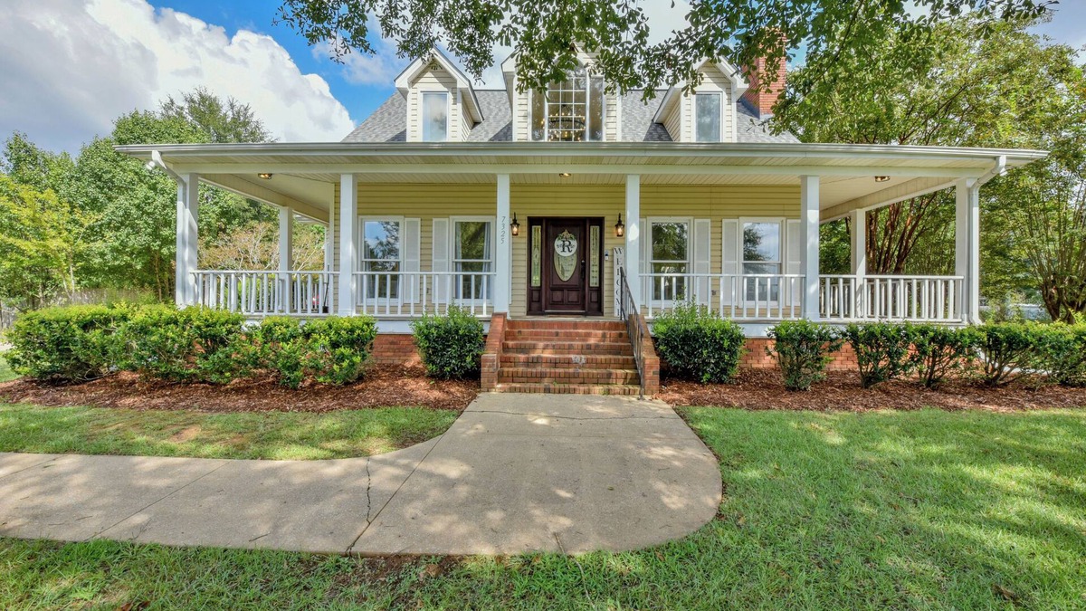 Taylorville House | Bama Farmhouse - Beautiful Pool Area!