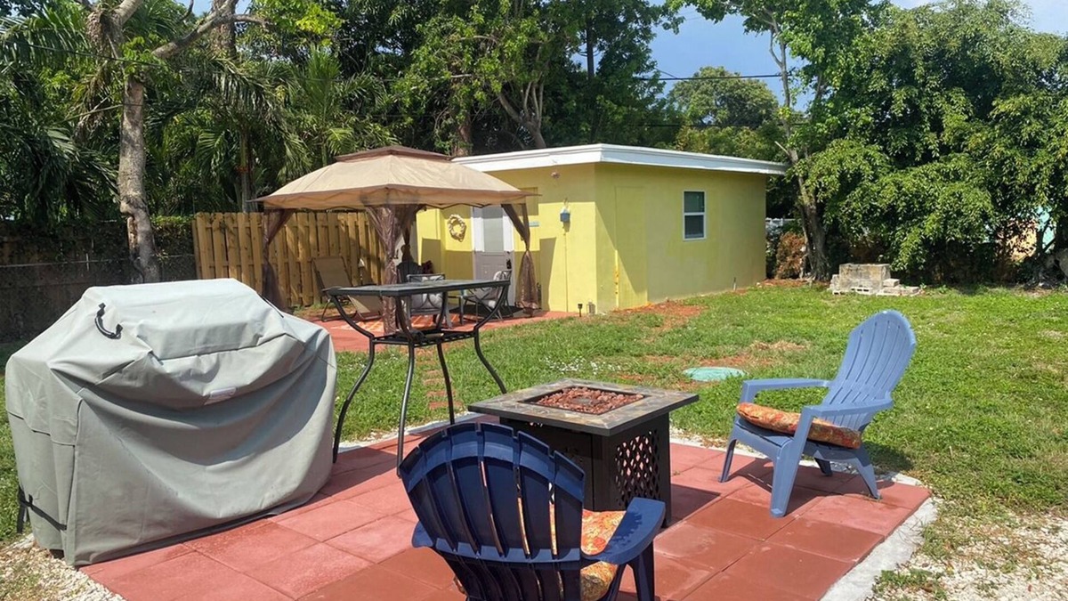 Lake Worth Corridor House | Banana Beach Compound
