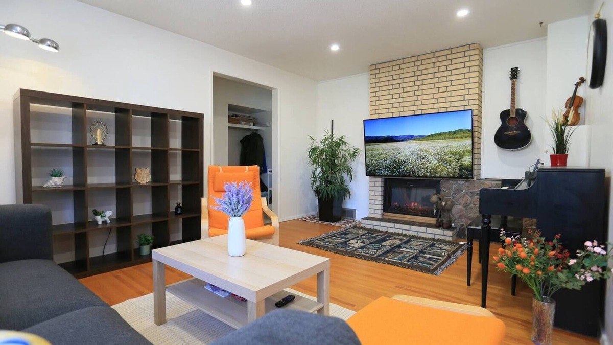 Northwest Calgary House | Banff 70 min| 5 min UofC, DT, Shops, Dining| Patio