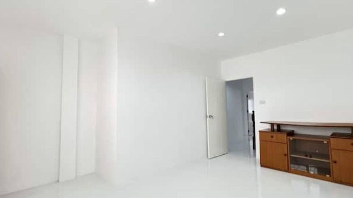 Ban Chang Lo House | Bangkok Private–Cheerful–WFH 4 bedrooms + Parking