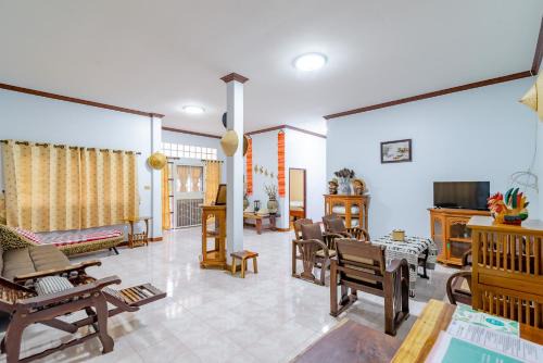 Phongprasan Villa | Bangsaphan Paradise Green House