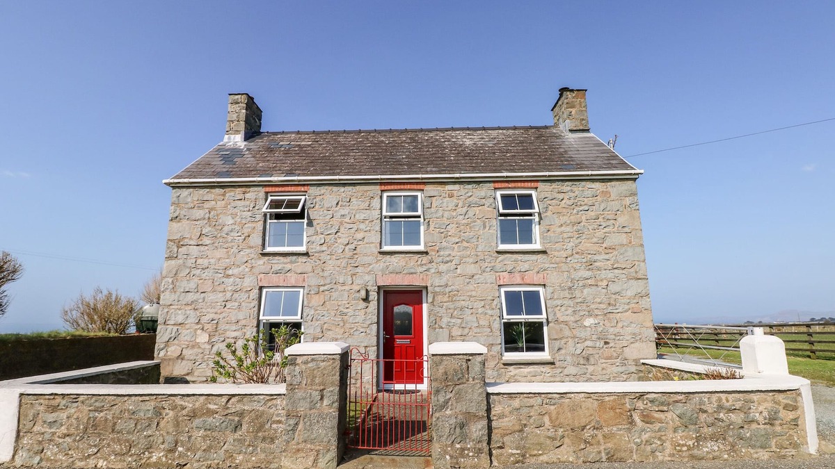 Croesgoch Cottage | BANK HOUSE FARM, family friendly, with open fire in St Davids