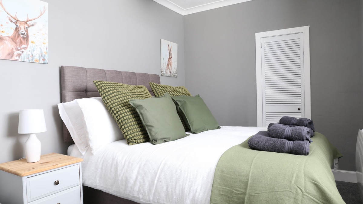 Crieff Cottage | Bank Place - an apartment that sleeps 2 guests in 1 bedroom