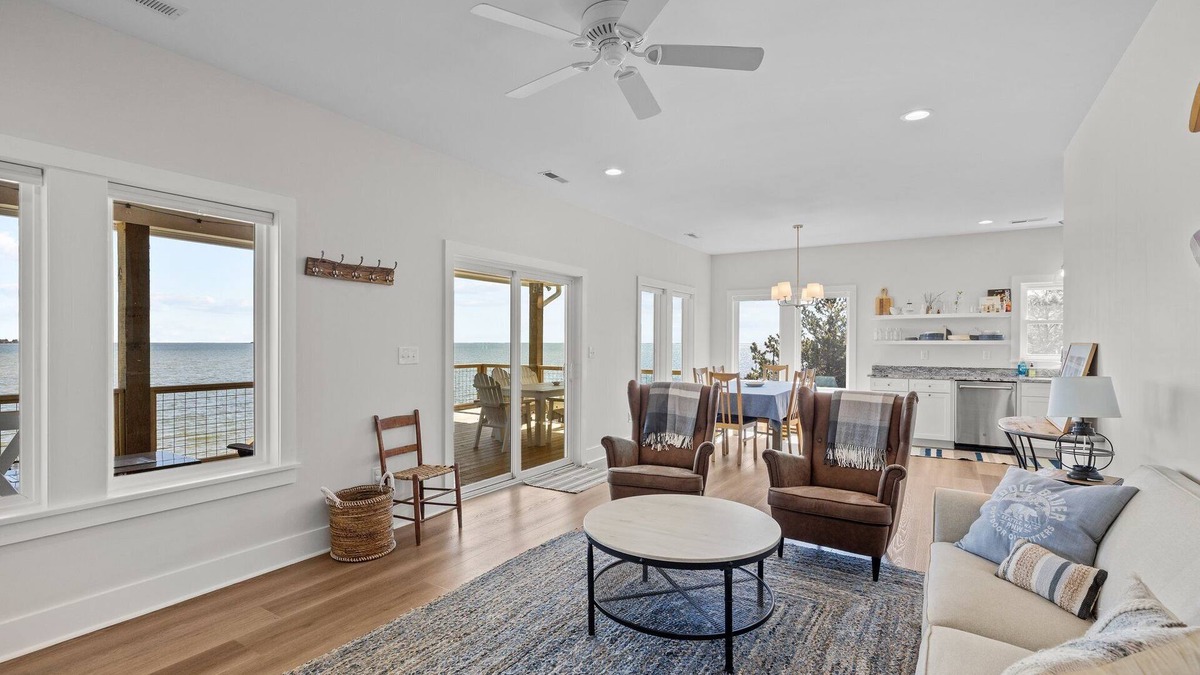 Cedar Island House | Banks' Haven-Sound Front/Pet Friendly Home