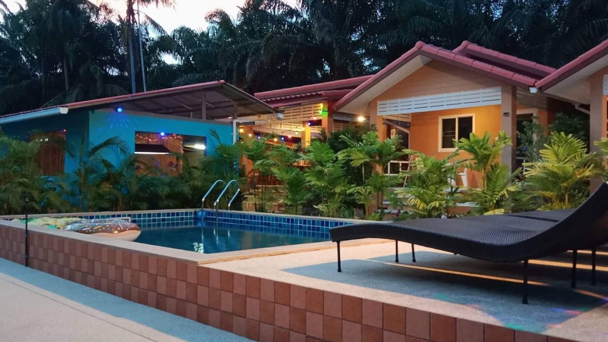 Khanom Hotel | Bansabai pool villa guesthouse