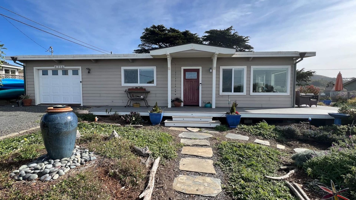 Bodega Bay House | Banyan House - Quaint Beach Cottage.
