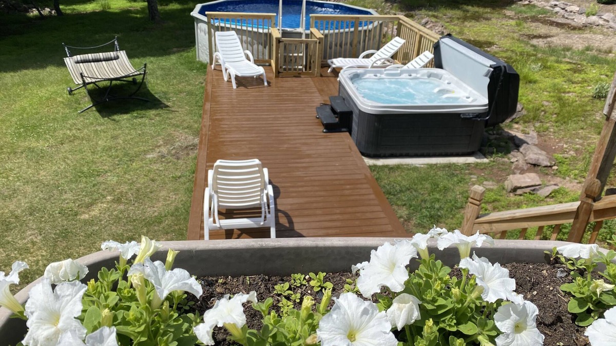 Albrightsville House | Bar house, Sauna, Game room Hot Tube 3,5bath Central AC, WiFi, lakes, pools, ski