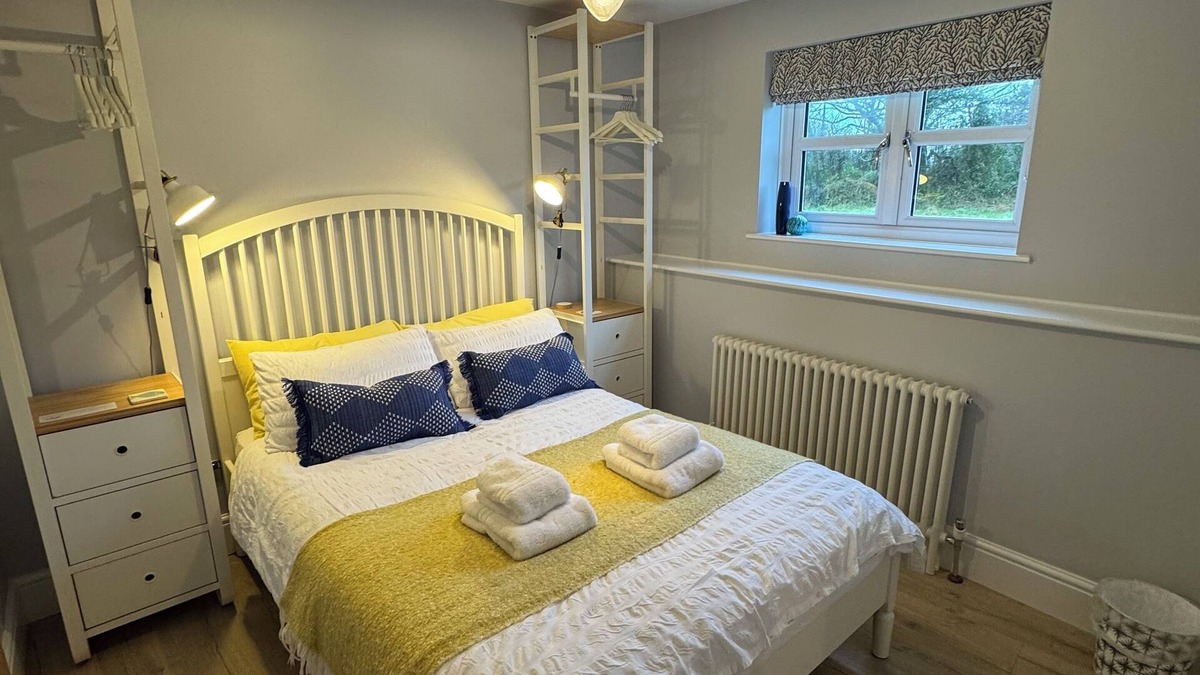 Tenby Cottage | Barafundle cottage, Wynd Hill Hideaway - walk to Coast Path, beach and pub!
