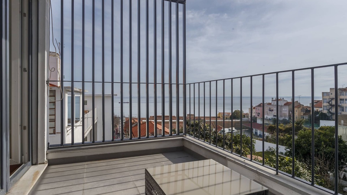 Santa Engracia Apartment | Barbadinhos Apartments in Lisbon Historic Neighborhood