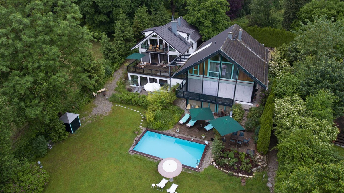 Holzhausen Apartment | Barbecue area, balcony, lake view, box spring beds, high quality kitchen