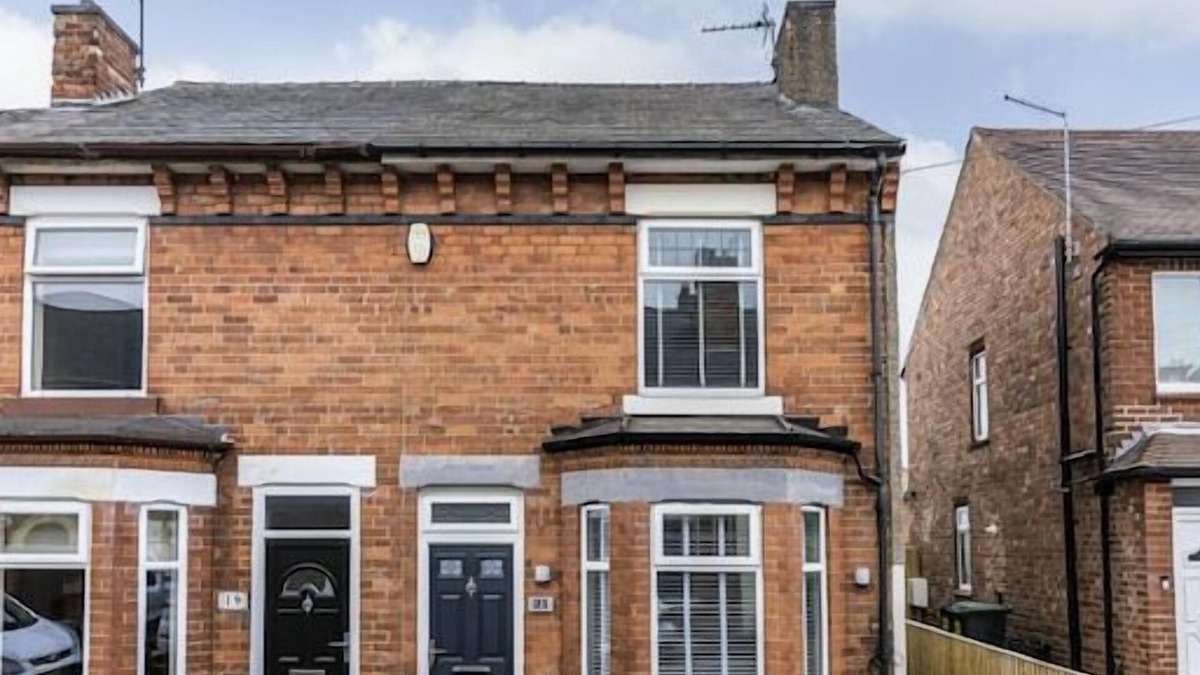 Eastwood House | Barber House by Proximity Short Stays