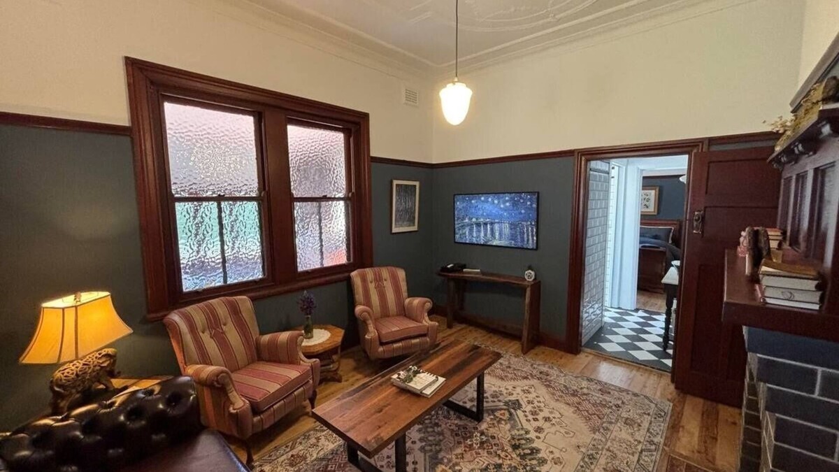 Gunning House | Barbour House - Self Contained BnBnnSharennSave