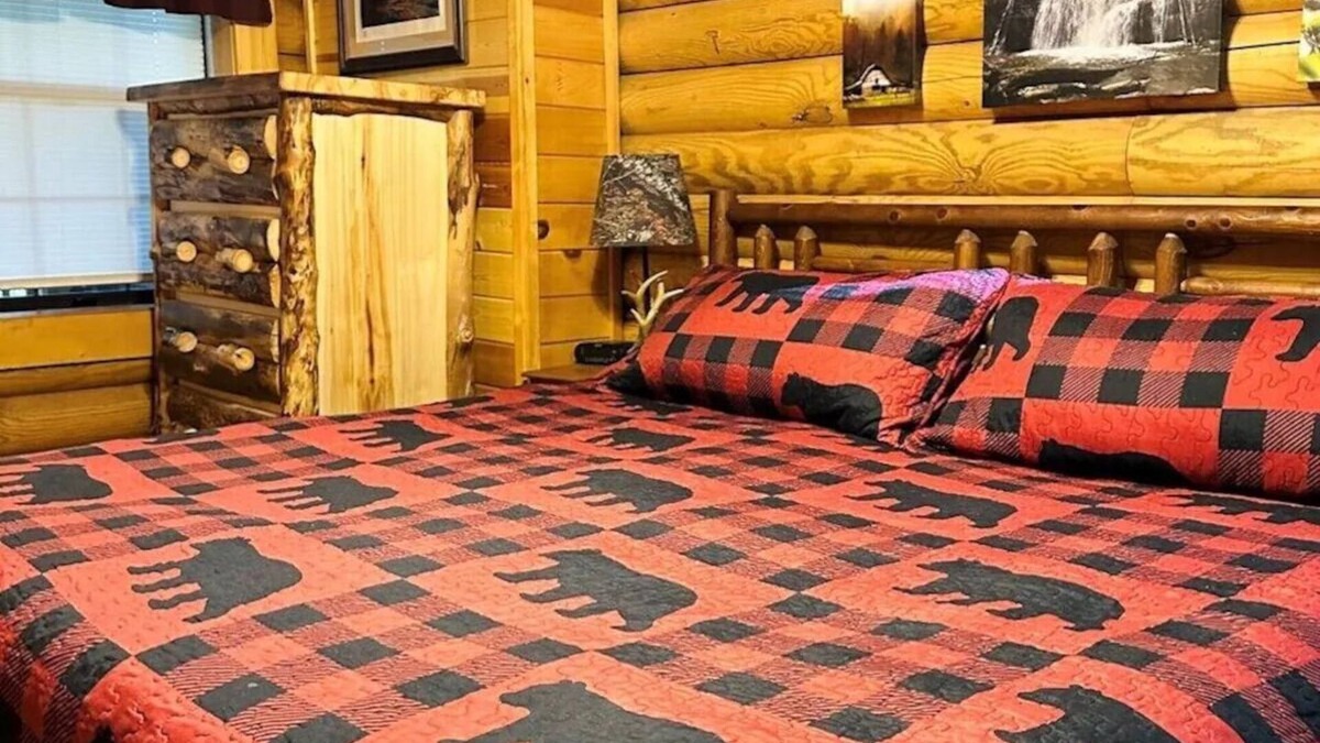 Blairsville Cabin | Bare Necessities-Gorgeous Two-Story Cabin in the North Georgia Mountains!