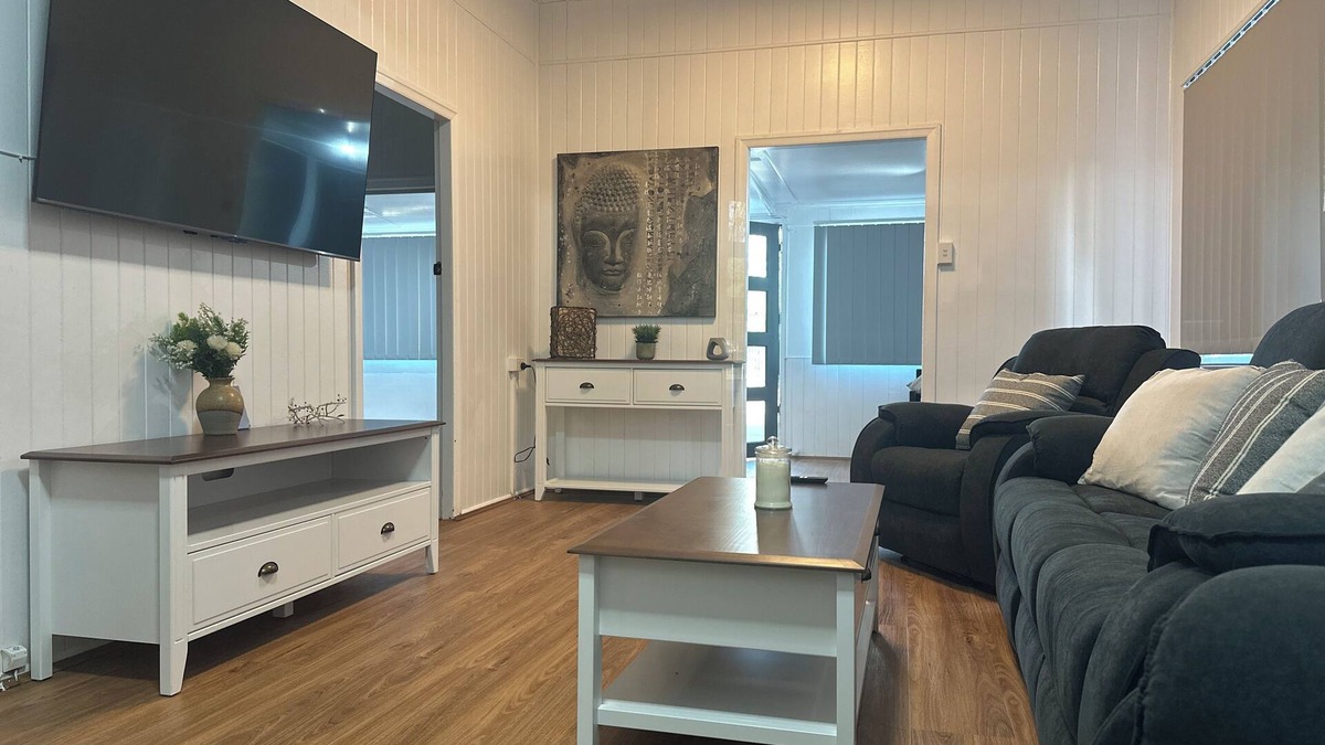Pialba House | Barefoot Bliss - 4 bedroom home away from home