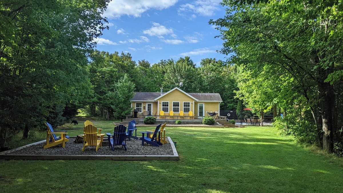 Bayview Cottage | Barefoot Bungalow – Beautiful Cottage in Cavendish with Pool and Hot Tub