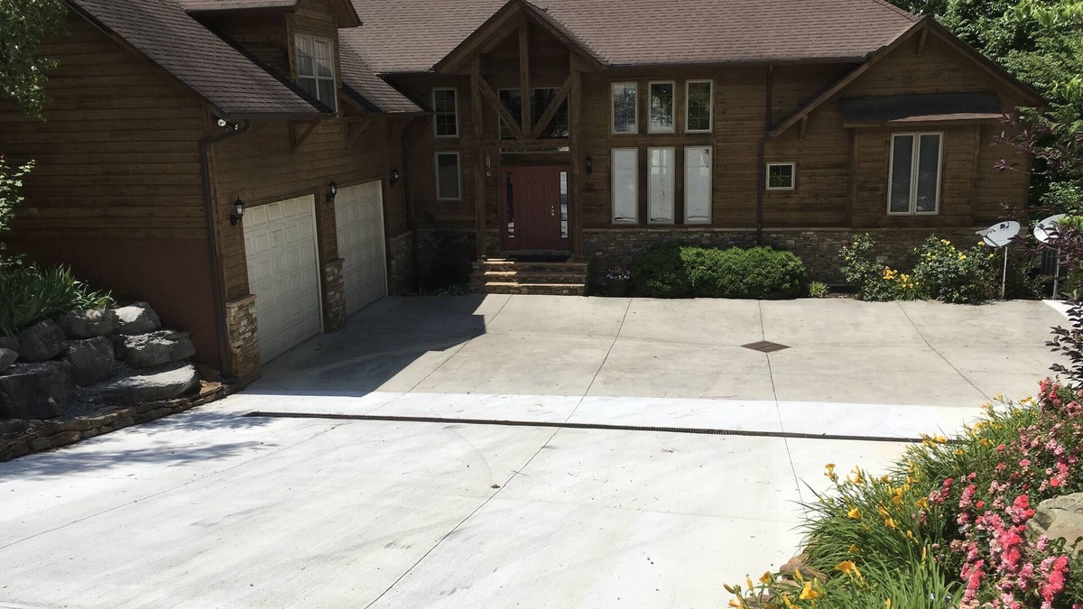 Big Creek House | Barefoot Landing -Best Dock on the lake, Hot Tub, Fire Pit, Game Room, 2 Kitchen