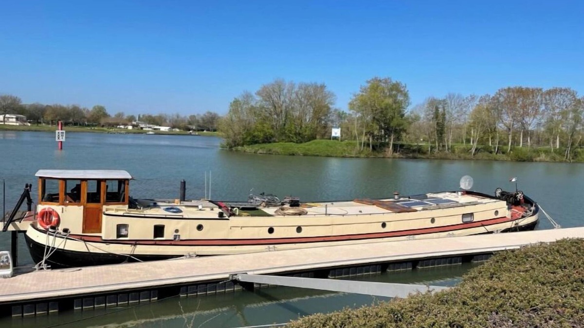 Saintes-Maries-de-la-Mer Boat Rental | Barge in Saintes-Maries-de-la-Mer on the Petit Rhône