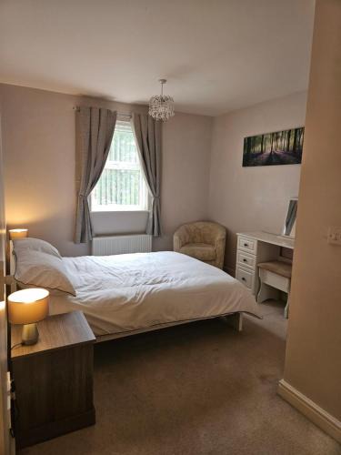 Balderton Apartment | Bargh Apartment - 2 bed 2 bath, modern comfort