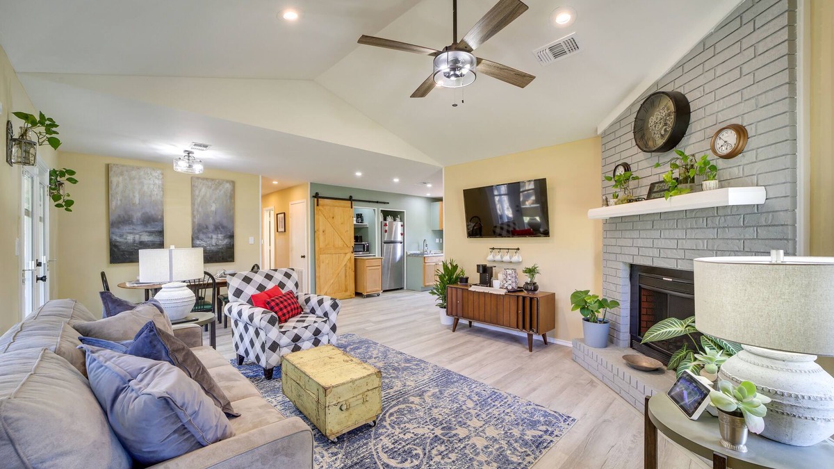 Barling House | Barling Vacation Rental: Fenced-In Yard w/Hot Tub