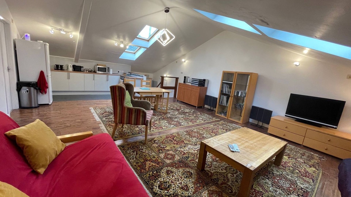 Clayton House | Barn apartment 1 Bedroom + 2 Futon in Lounge