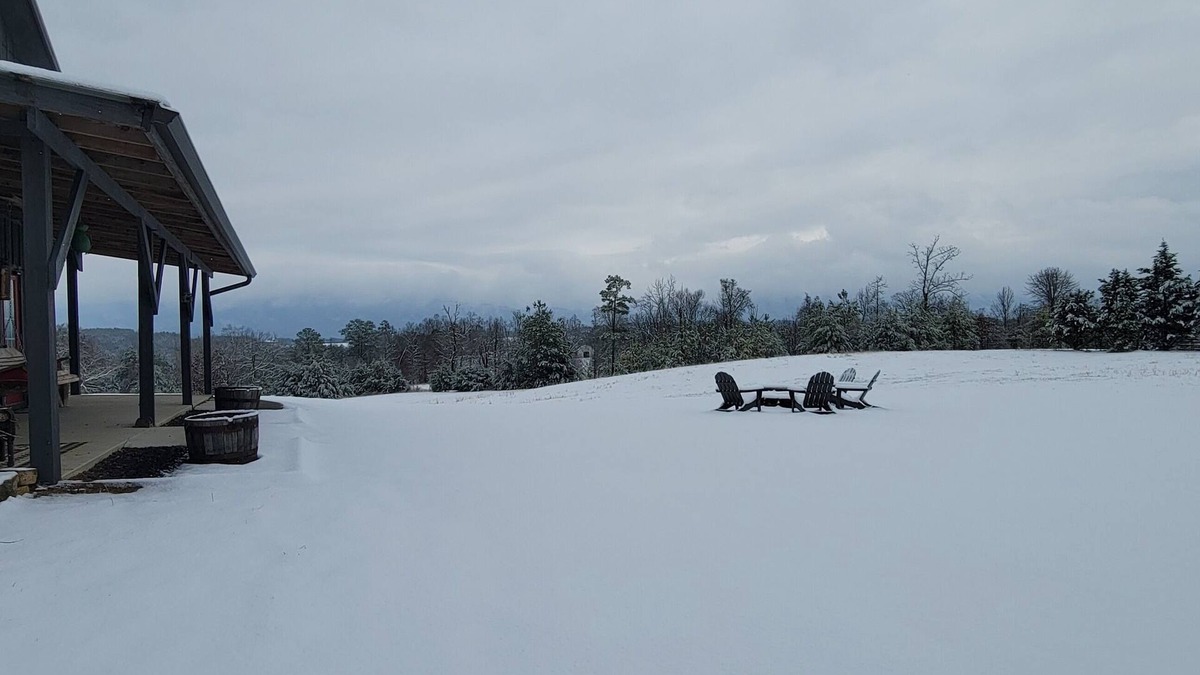 Tennga House | Barn at Frog Hollow, 2 bedroom ground floor unit. Great Mountain Views!