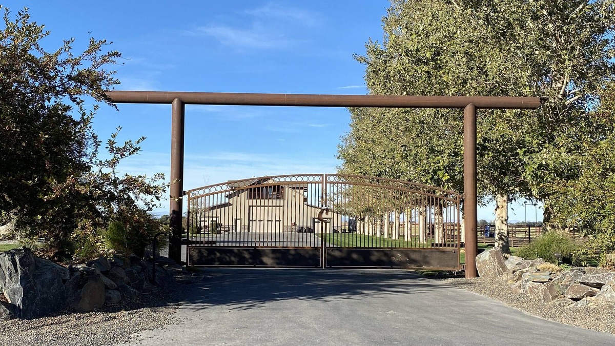 Gooding County House | Barn Dominion, 2000 sq ft ,1 mile from golf course & Box Canyon State Park
