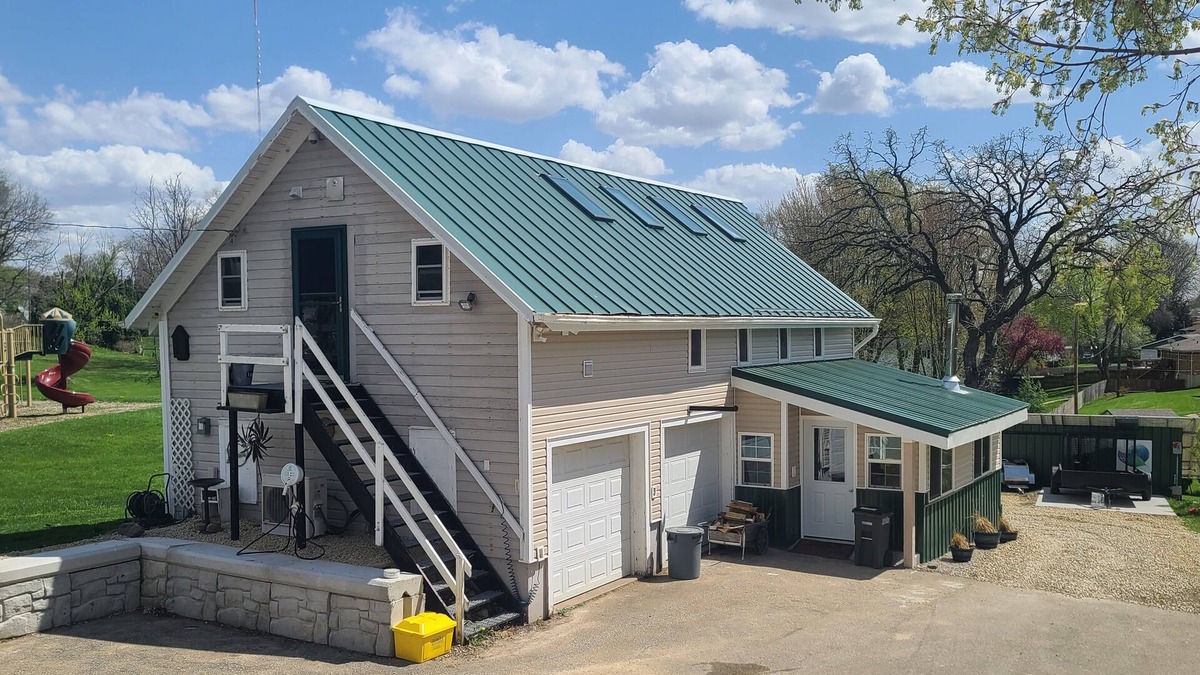 Dubuque House | Barn-dominium living experience w/park view, adjustable bed, 4-seasons room