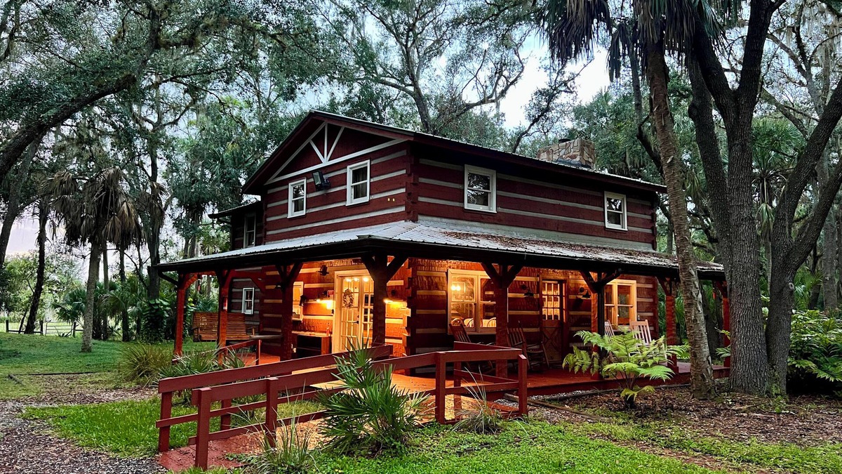 Sebring Cabin | Barn Hangout + Grill Station: Sebring Family Cabin