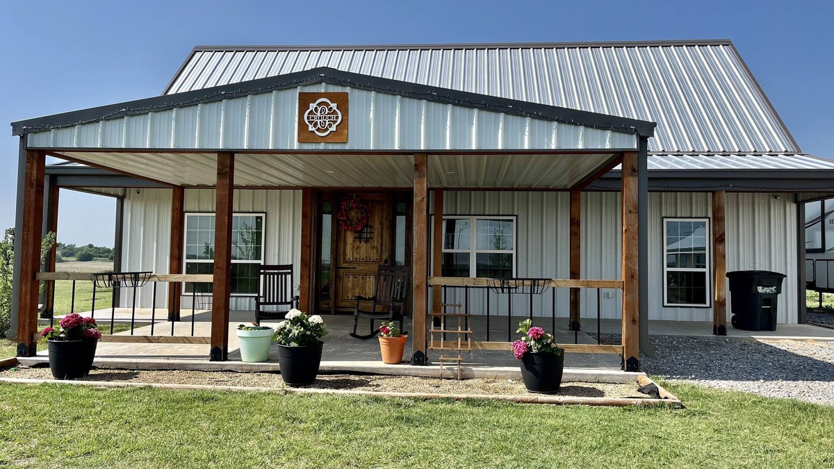 Elgin Other | Barn house on 50 acres Mountain View