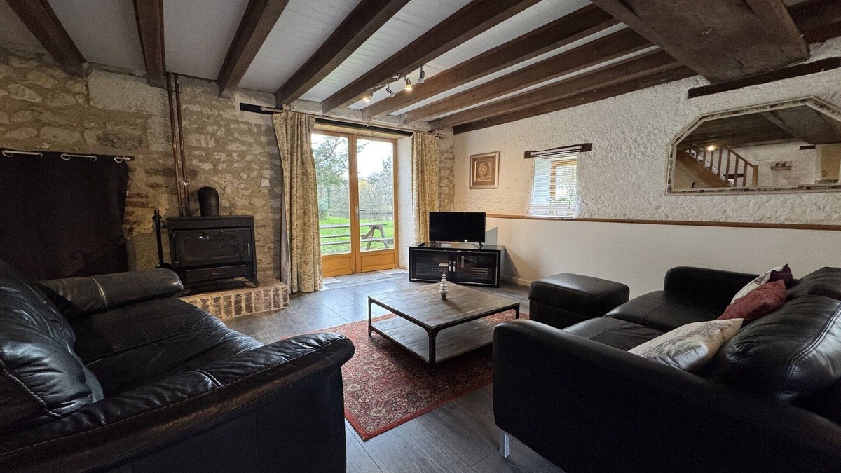 Aubigne-Racan Cottage | Barn in Aubigné-Racan with Heated Pool