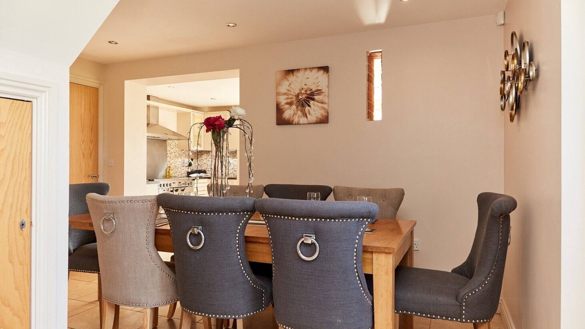 Dalbury Lees Cottage | Barn in Derby with Hot Tub & Countryside Views