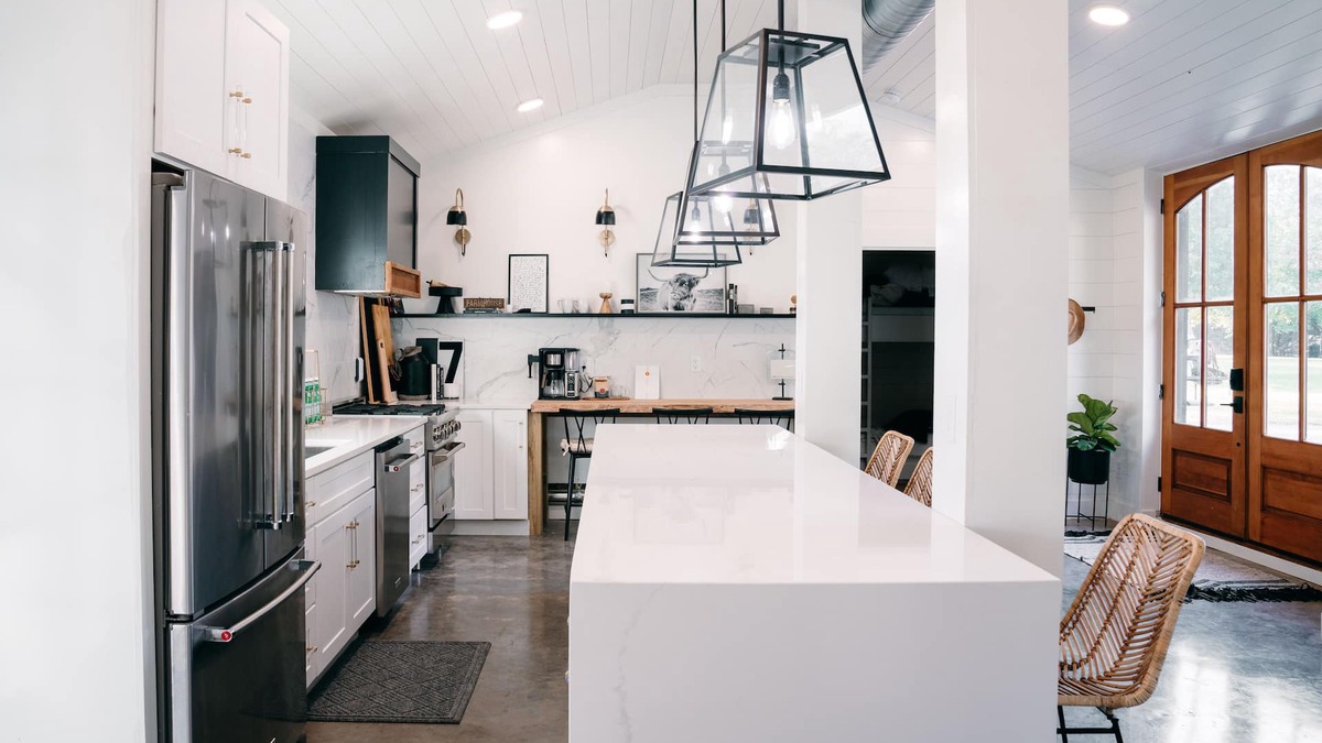 Columbia House | Barn on Modern Working Farm South of Nashville