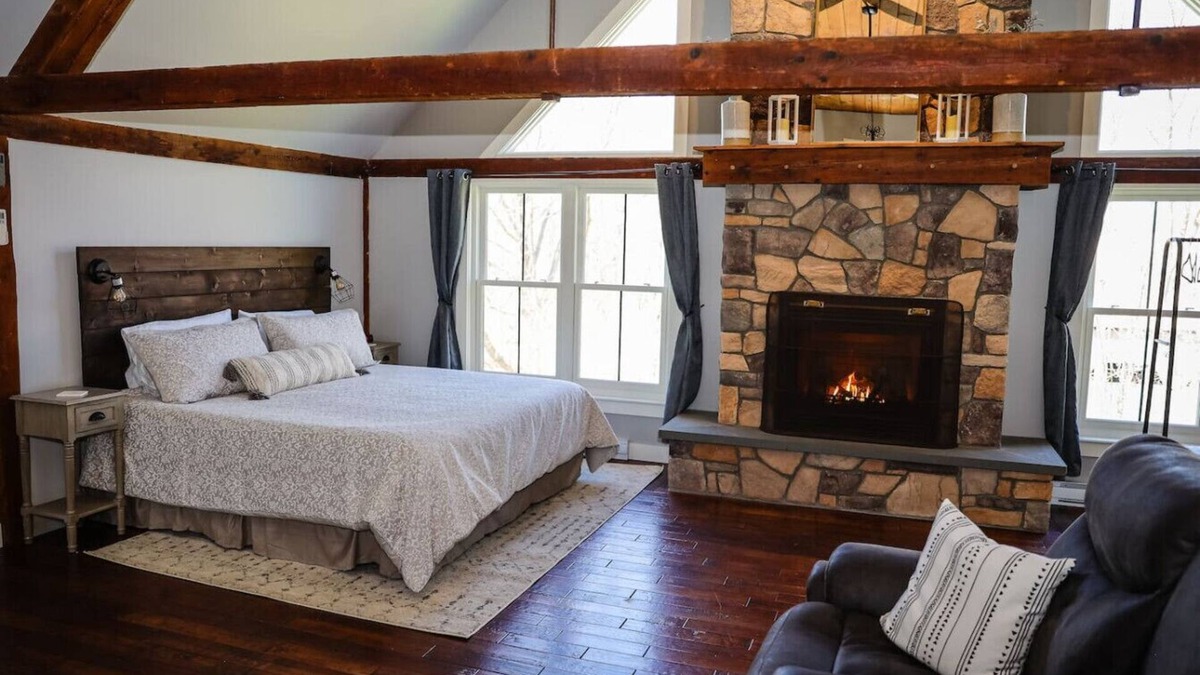 Bridgton Condo | Barn on Pleasant- walk to town NO EXTRA FEES
