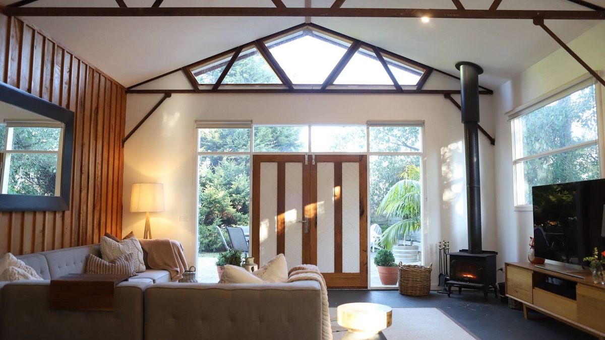 Somerville House | Barn Stay Hideaway "The Barn"