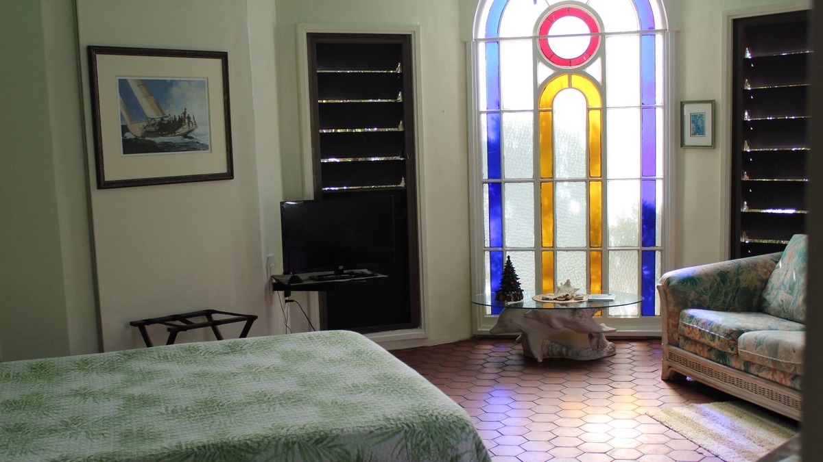 Long Beach Estates Bed & Breakfast | Barnacle Bed and Breakfast
