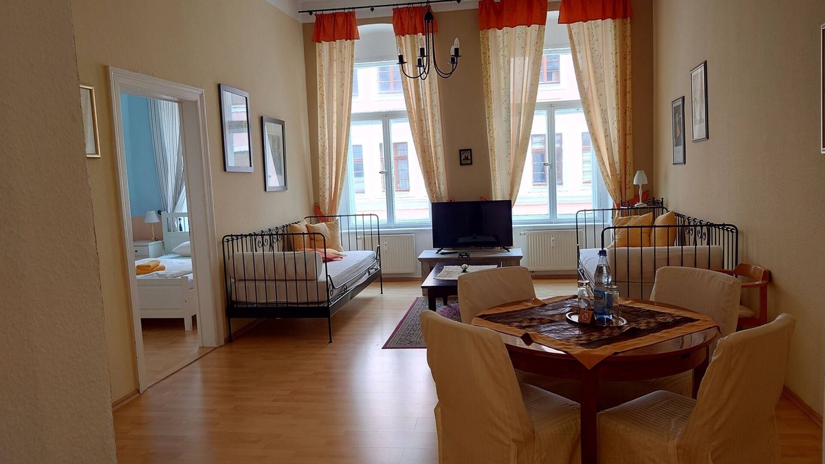 Altstadt Apartment | Baroque house apartment 1st floor with French bed - Baroque house apartment