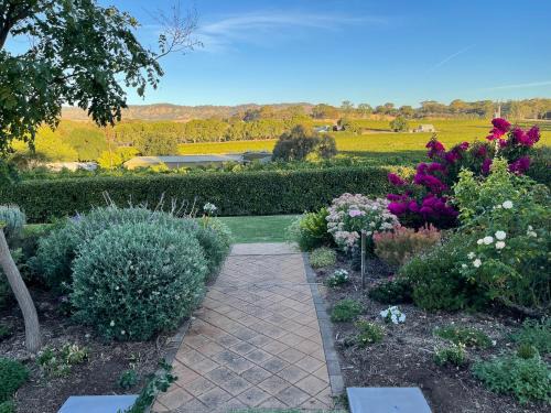 Williamstown House | Barossa Garden Homestay