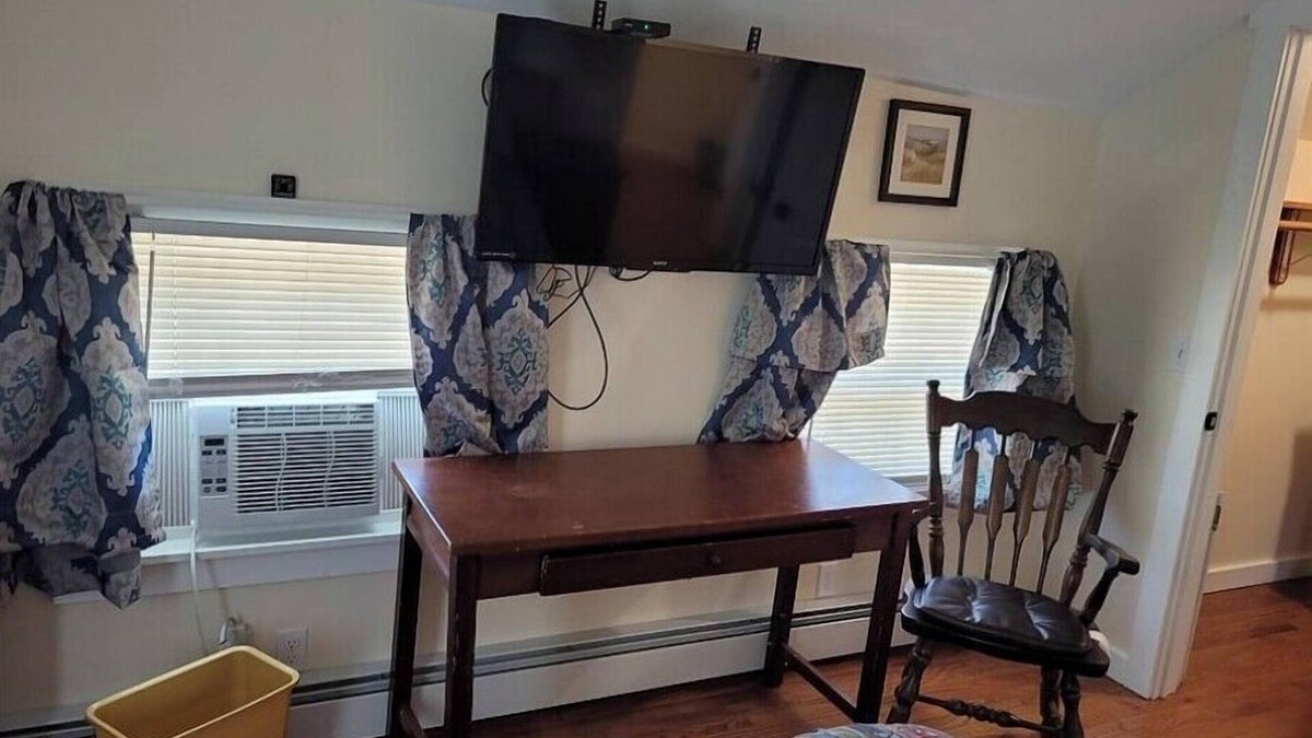 East Haven  Rutland County Apartment | Barrett Hill Rooms 1 mile from all medical accommodations in Rutland City